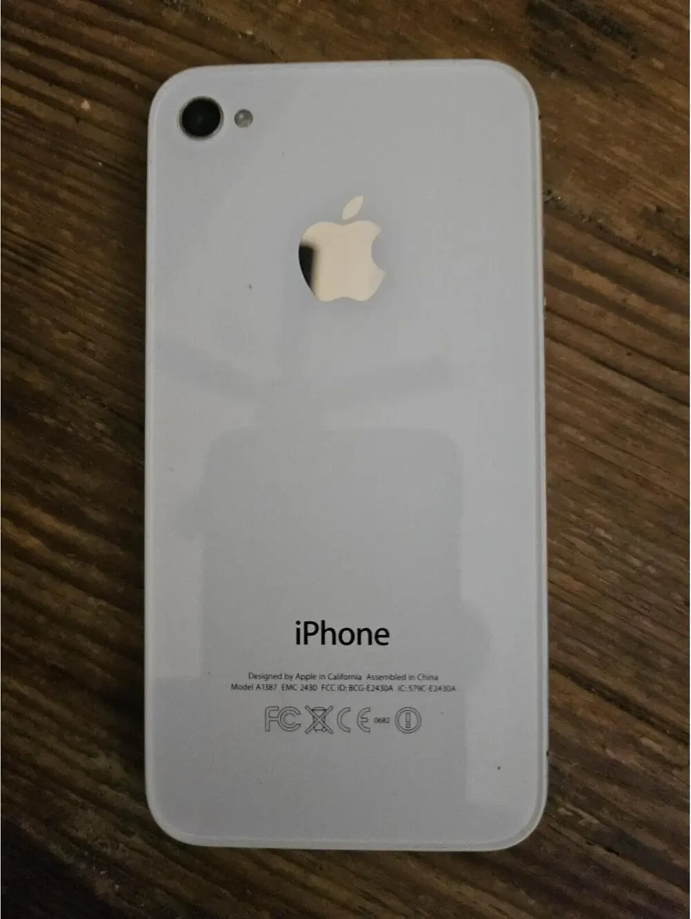 Apple iPhone 3 (i think) - White- charges and powers on. Working.